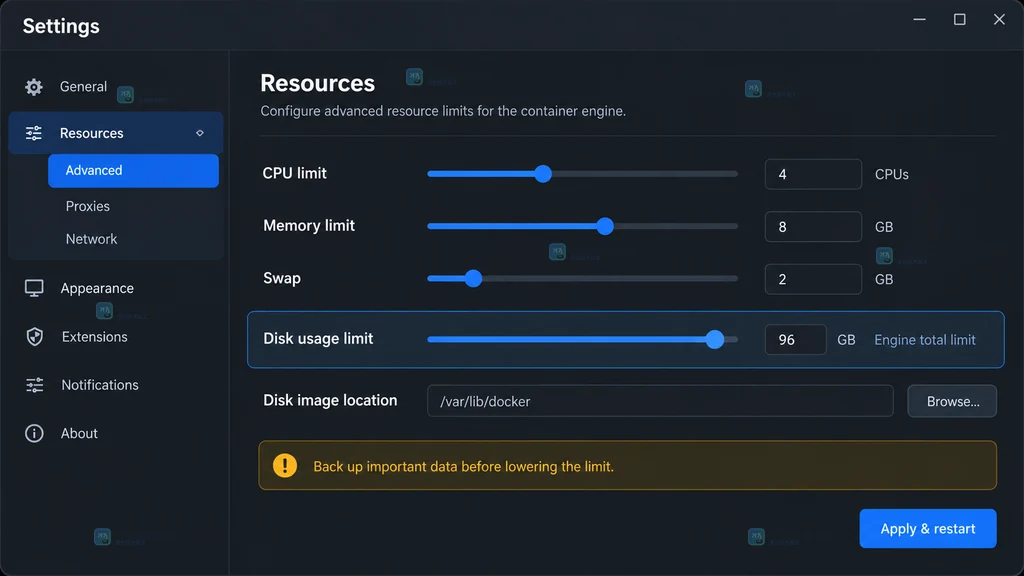 Docker Desktop 原创设置界面说明图，展示 Resources Advanced、Disk usage limit、Disk image location 和 Apply 按钮
